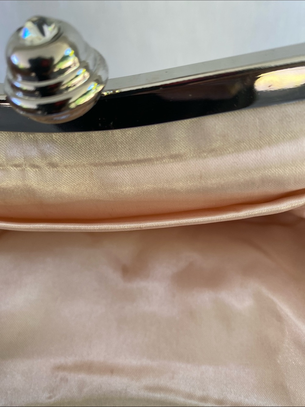 Elegant Cream Evening Clutch with Silver Chain - Picture 4 of 5